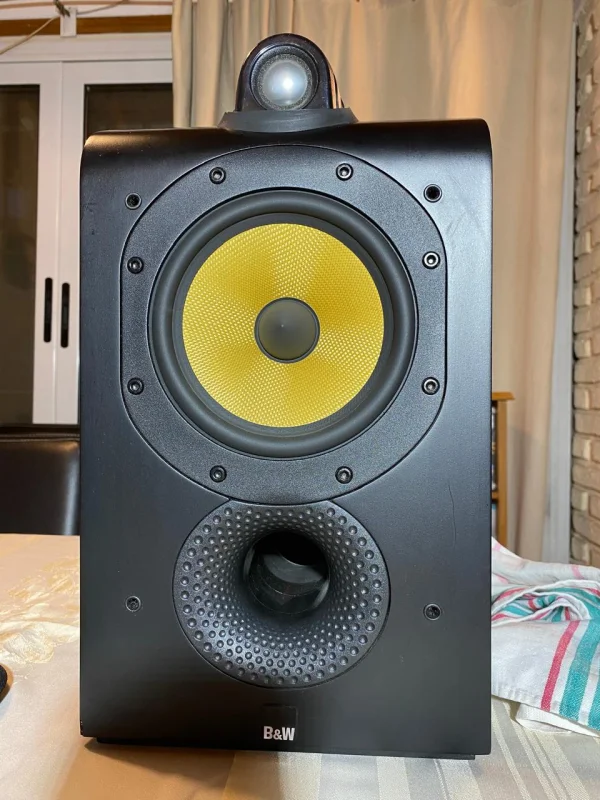B&W (Bowers & Wilkins) 705 en Parlantes Bookshelf - foto 2