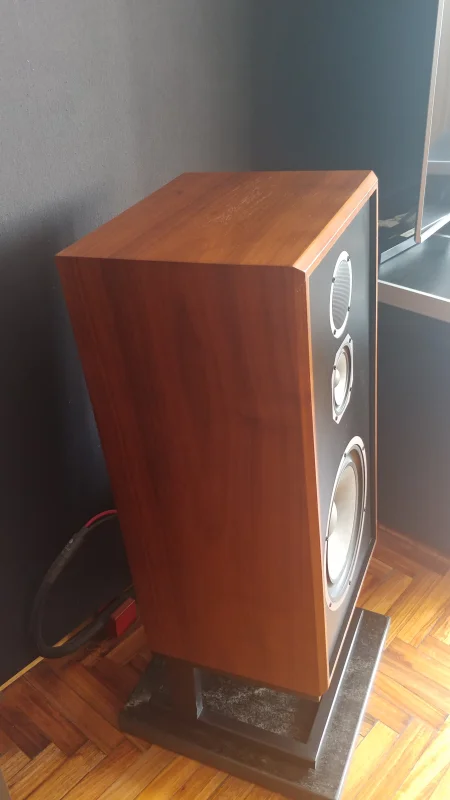 KLH Five en Parlantes Columnas - foto 3