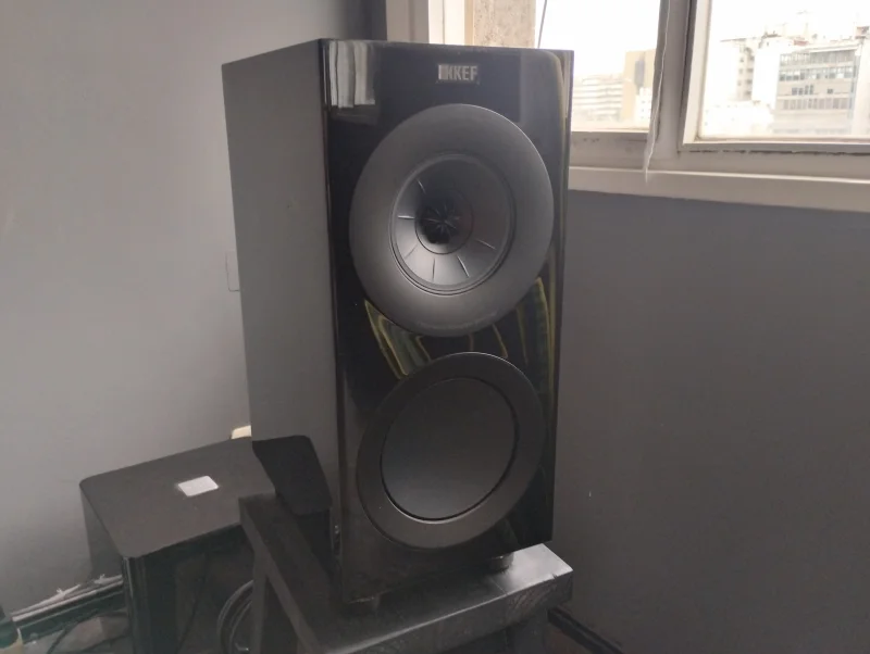 KEF R3 Meta en Parlantes Bookshelf - foto 1