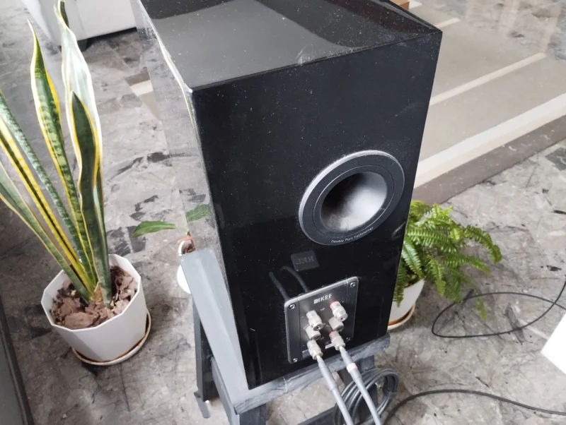 KEF R3 Meta en Parlantes Bookshelf - foto 2