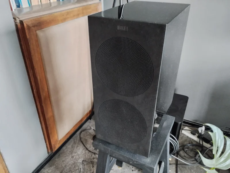 KEF R3 Meta en Parlantes Bookshelf - foto 6